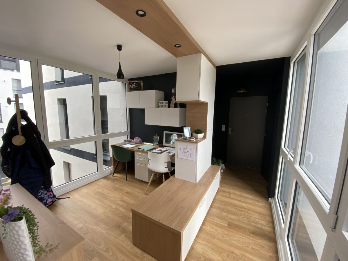 Aménager un bureau pour une ou deux personnes : c'est possible avec Livinside, qui conçoit des meubles sur mesure Aménager un bureau pour une ou deux personnes : c'est possible avec Livinside, qui conçoit des meubles sur mesure